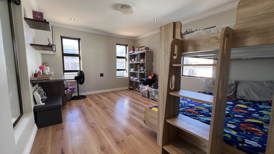 To Let 5 Bedroom Property for Rent in Big Bay Western Cape